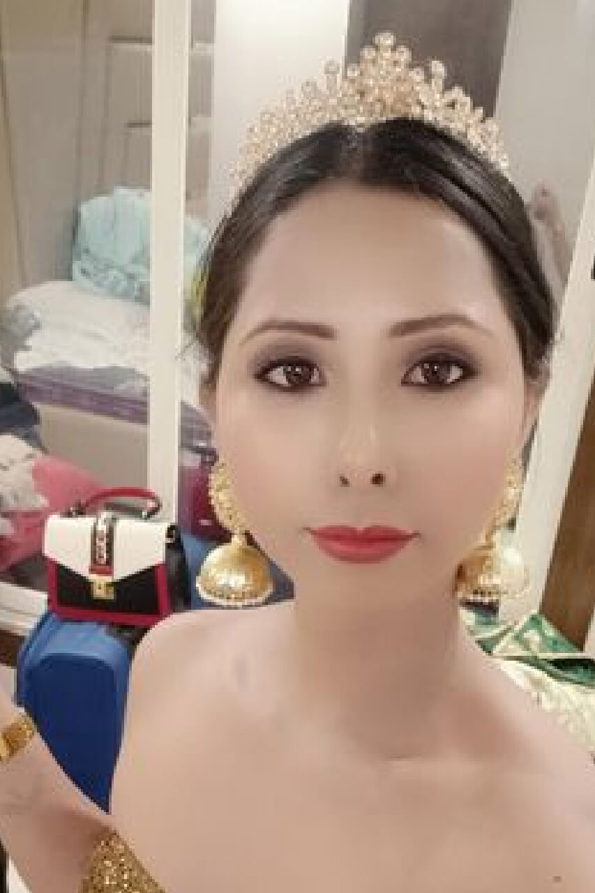 bridal makeup artist in Noida